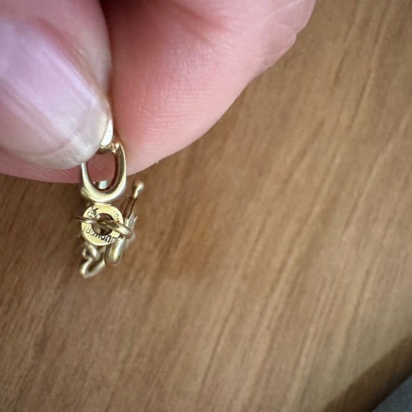 Elegant Gold Chain Bracelet - Picture 2 of 4